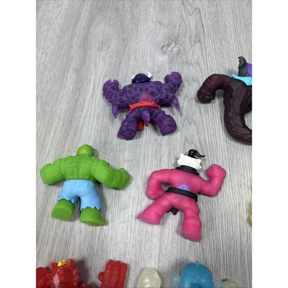 Heroes of Goo Jit Zu Glow Shifters, Dino X-Ray, Hero Pack ect 8 Count - Picture 9 of 9